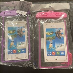 2 Waterproof phone pouch